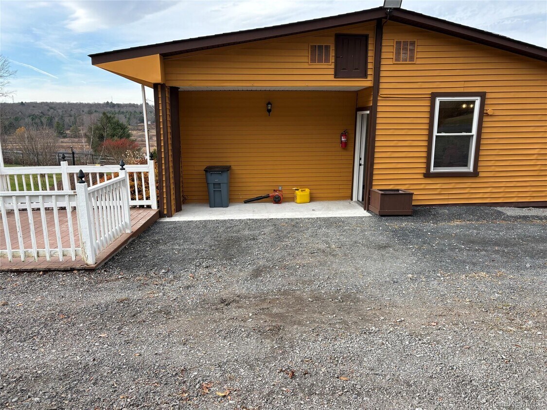 Foto principal - 130 S Maplewood Rd