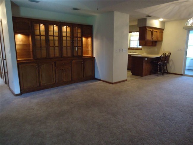 Building Photo - 1108 Lake View Dr