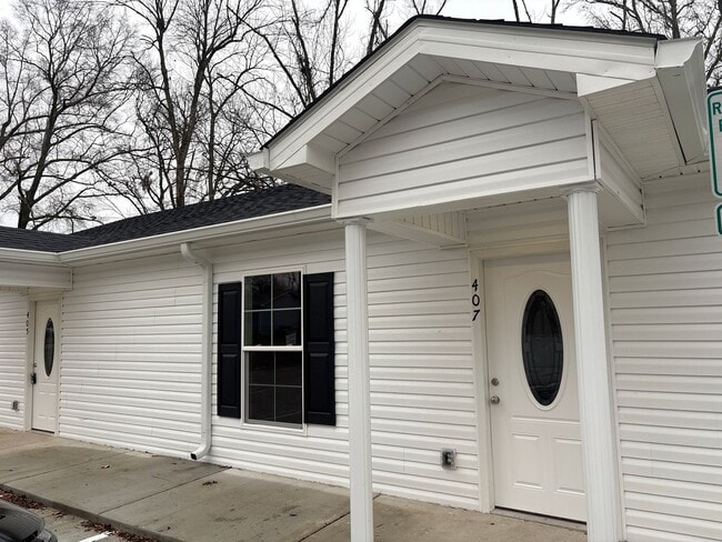 Building Photo - BRAND NEW Garden Style Apartment in Tullahoma.....