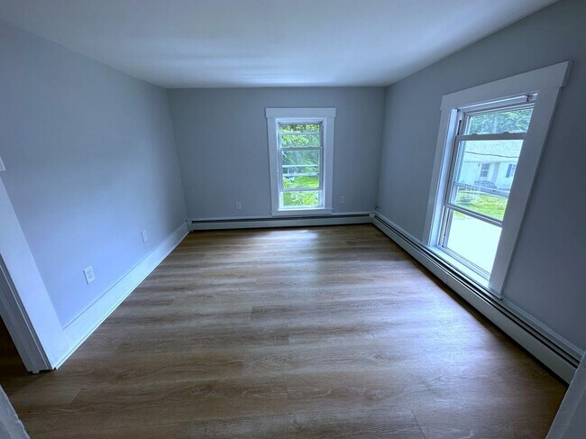 Foto del edificio - 10 Shelby Ln