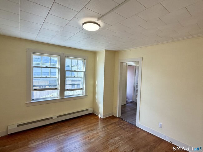 Building Photo - 23 Farnham Ave