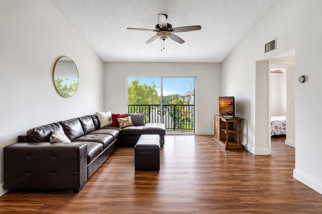 Building Photo - 1400 Crestwood Ct S