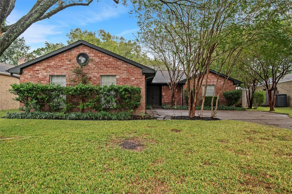 2131 Round Lake Dr, Houston, TX 77077 House Rental in Houston, TX