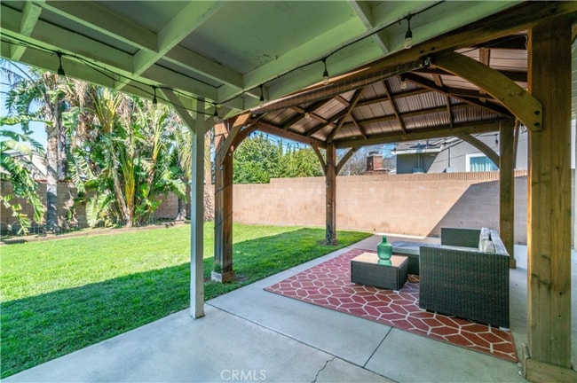 Building Photo - 633 S Vermont Ave