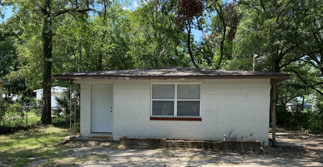 Primary Photo - 450 E Field Ave