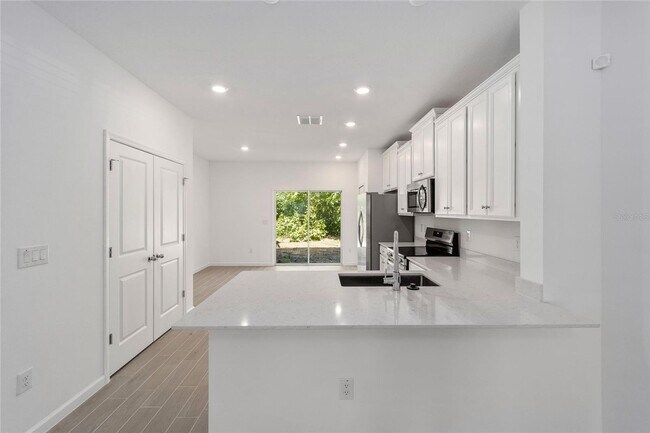 Building Photo - 3409 (LO)