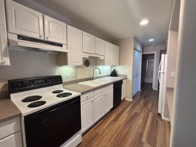 Building Photo - Lower Level Sunriver Condominium Unit - Powder Village H5