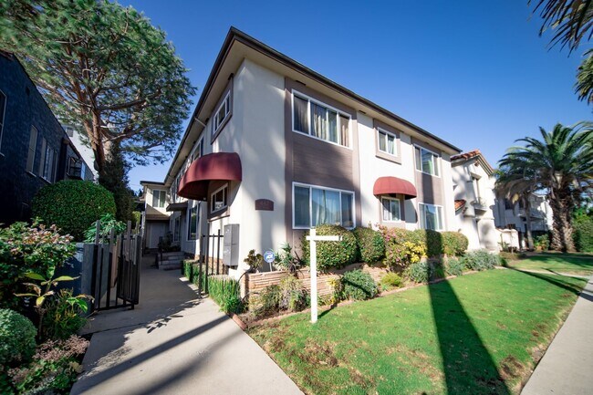 Building Photo - 447 S Palm Dr