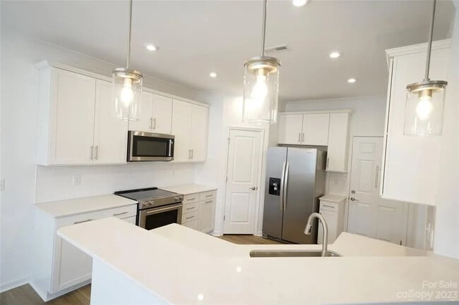 Building Photo - Room in Townhome on Lani Dr