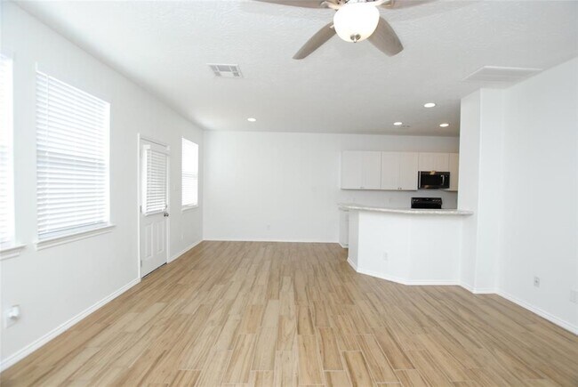 Foto del edificio - 3212 Victorian Manor Ln