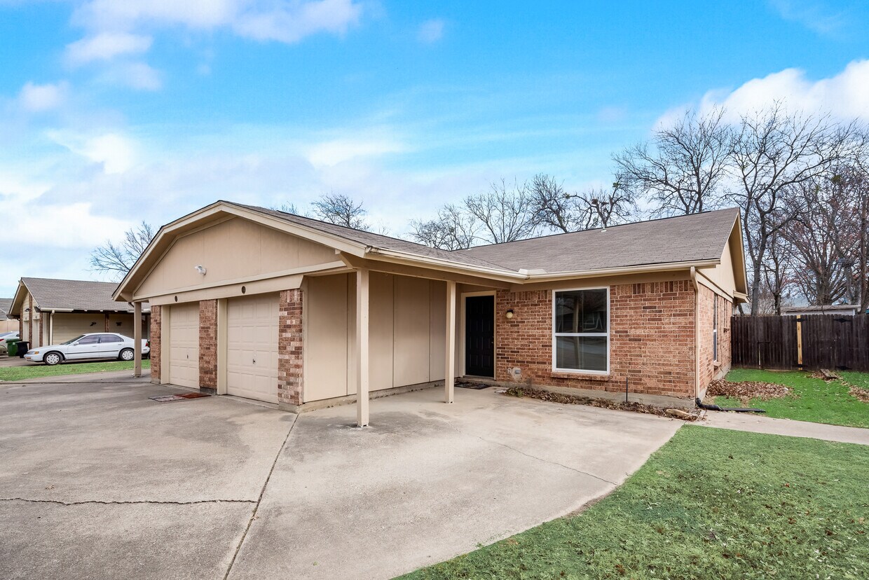 604 Billie Ruth Ln, Hurst, TX 76053 Townhome Rentals in Hurst TX