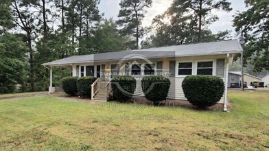 Building Photo - 6223 Hunter St