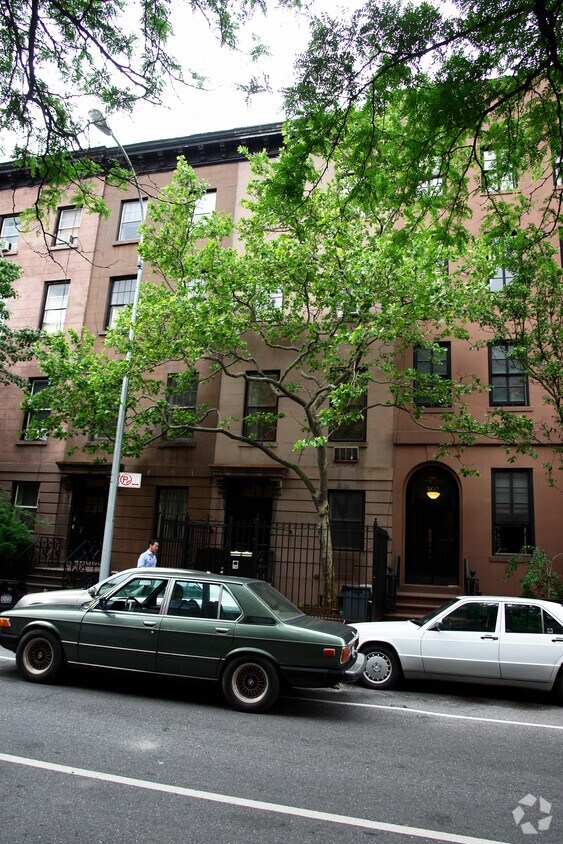 Primary Photo - 358 W 20th St