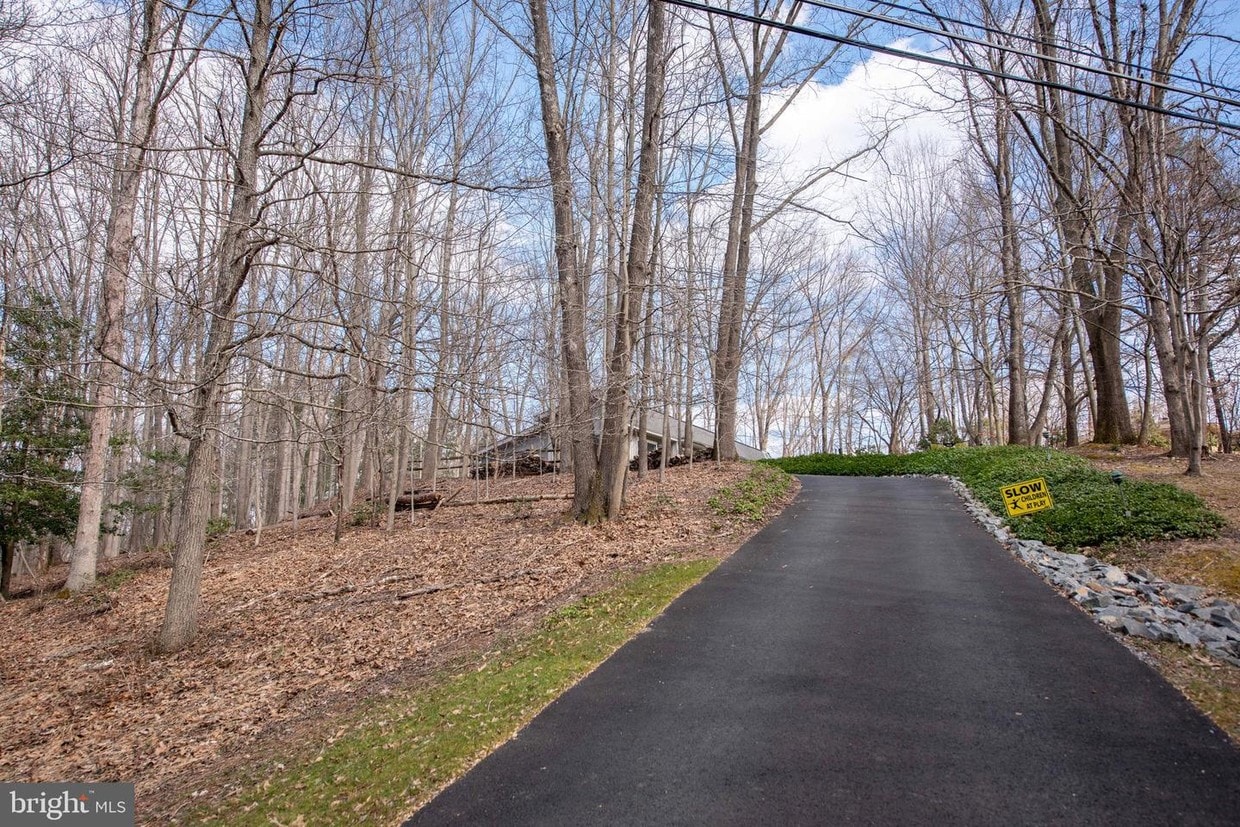 Foto principal - 9706 Beach Mill Rd