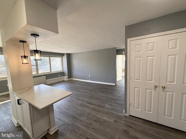 Building Photo - 207 Barclay Towers