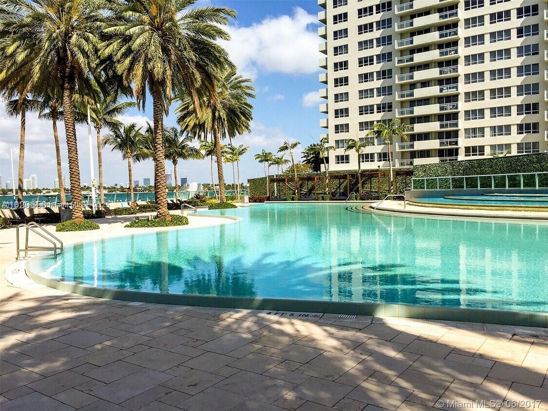 Foto principal - 1500 Bay Rd
