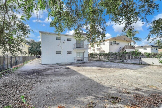 Foto del edificio - 8295 NE Miami Ct
