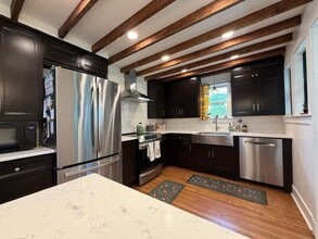 Building Photo - 1219 Maple Ave