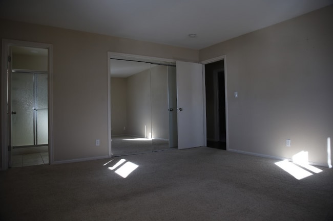 Building Photo - 1551 E Costilla Ave