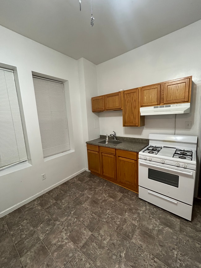 Building Photo - 2442 W. Iowa-1R