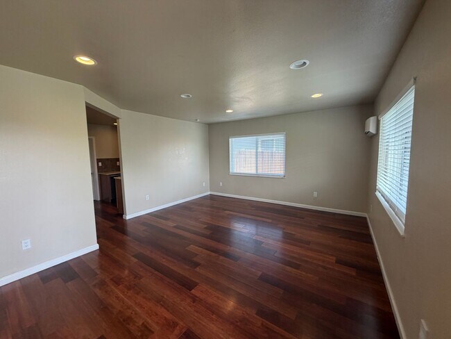 Foto del edificio - 1333 Terrace Dr