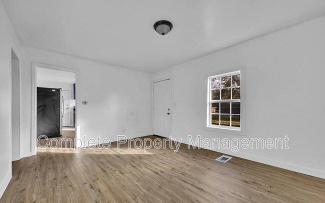 Building Photo - 2304 Eufaula Ave