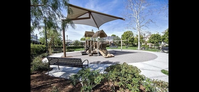 Building Photo - 15213 Linden Way