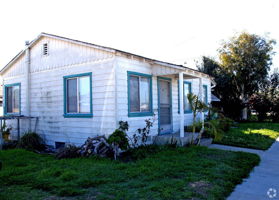 Primary Photo - 13442-13448 Goldenwest St