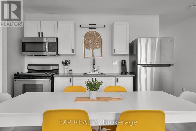 Building Photo - 4595 Queen St