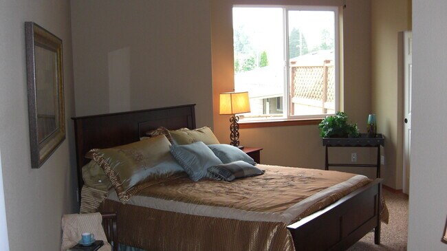 Building Photo - Duplex Condo Available for move in!