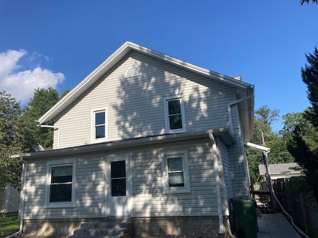 Building Photo - 2219 5th Ave