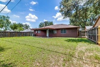 Building Photo - 7218 Ridgeberry Dr