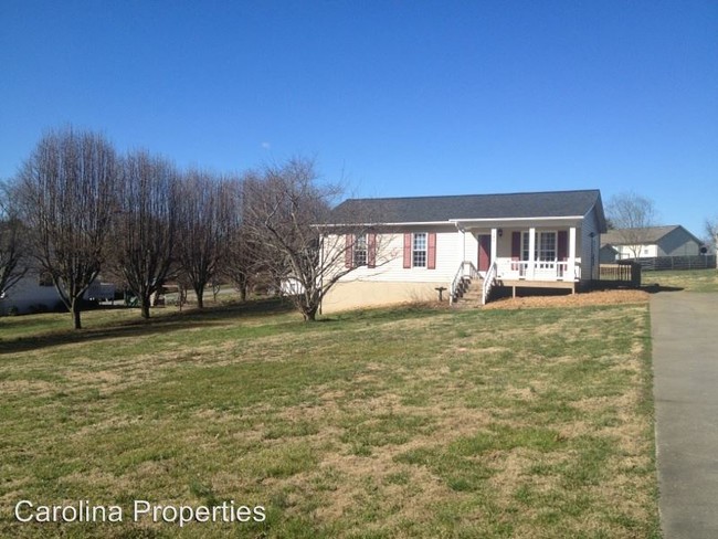 Building Photo - 3 br, 1 bath House - 190 Meadow Dr