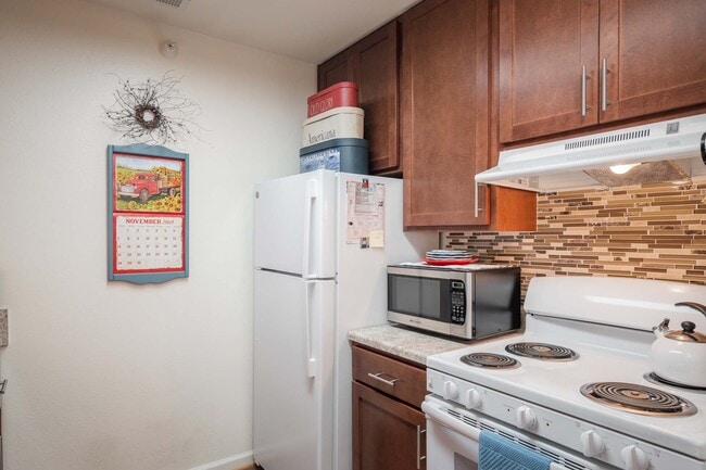 Building Photo - Shorewood Cove