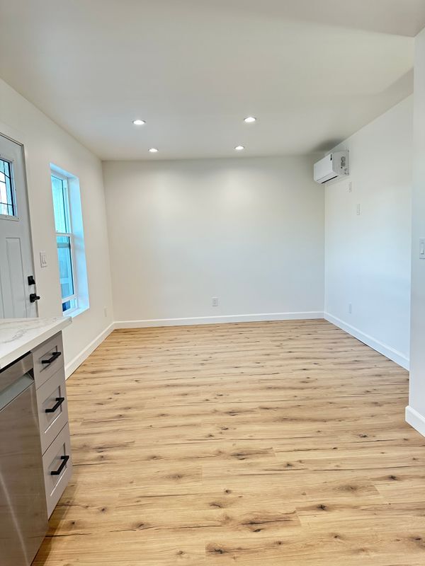 Building Photo - 1006 W Mariposa Ln