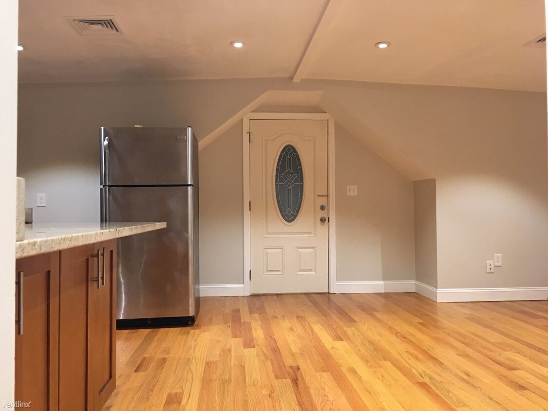 Building Photo - 16 Carpenter St