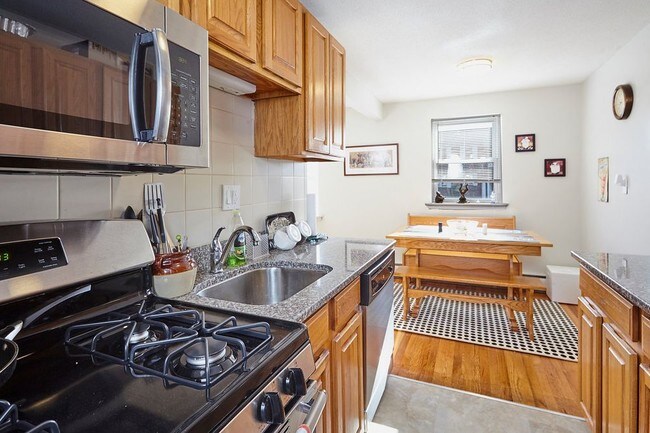 Building Photo - 99 Salmon Brook Dr