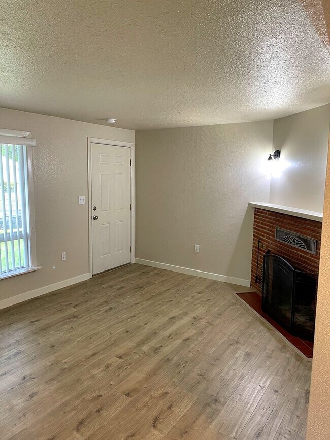 Foto del edificio - 2 Bdrm, 1 bath, 832sf home in Spanaway
