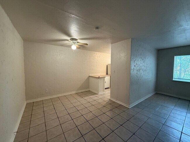 Foto del edificio - Historic Plaza District Apartment | Walkable Location & Classic Character