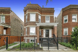 Building Photo - 538 N Hamlin Ave