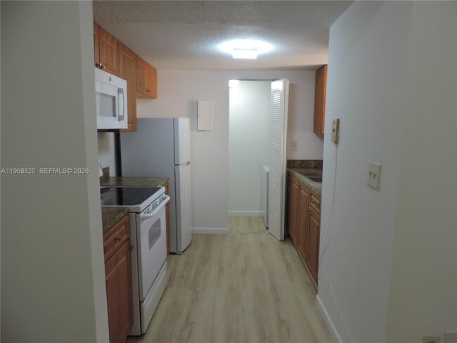Foto del edificio - 566 NW 114th Ave