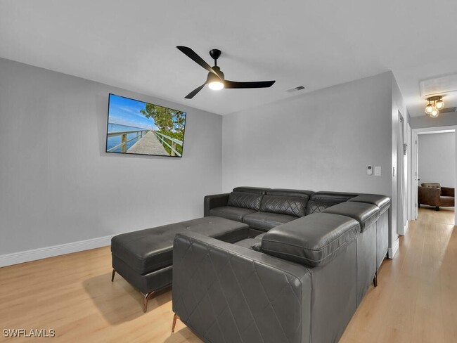 Building Photo - 610 SW 47th Terrace