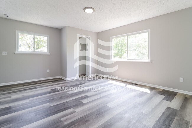 Foto del edificio - 465 Montana Ave