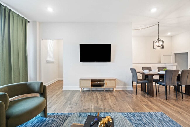 Building Photo - 1010 Falling Rock Pl