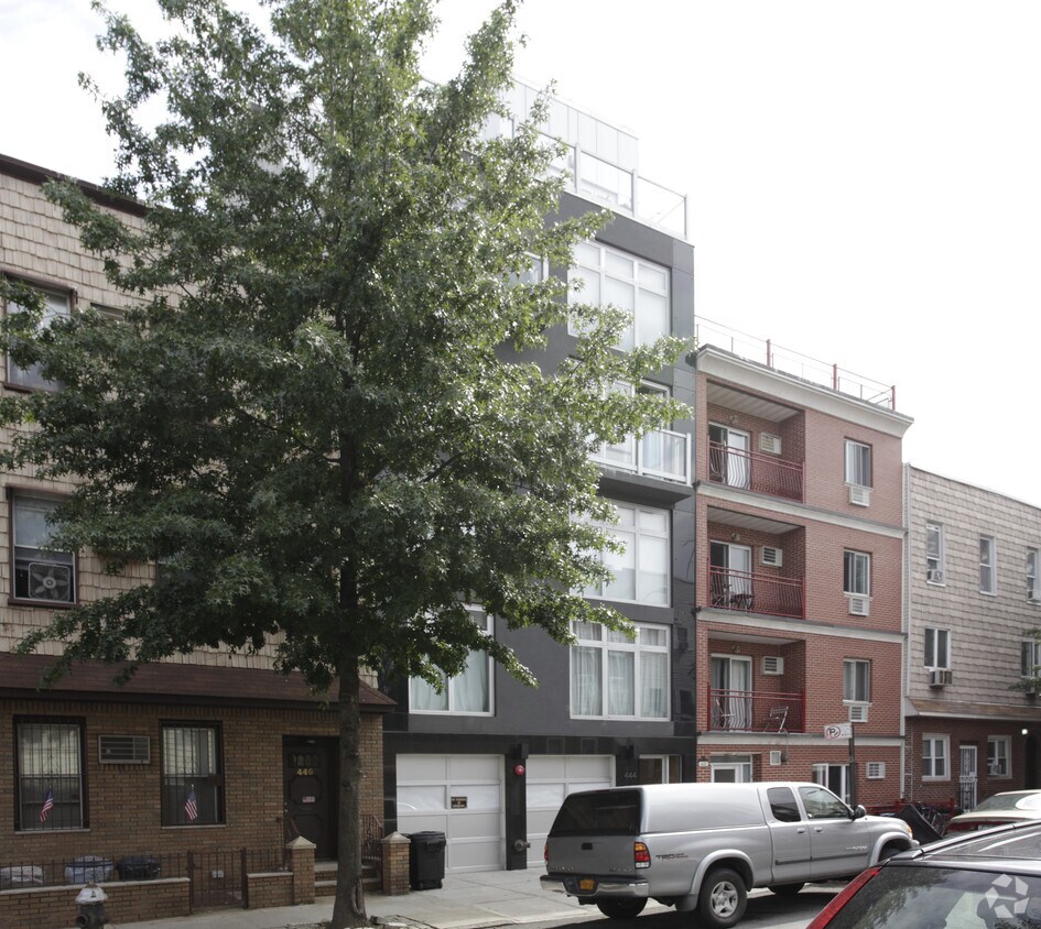 Foto principal - 444 Humboldt St