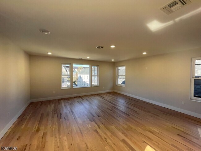 Foto del edificio - 119-121 Lewis St