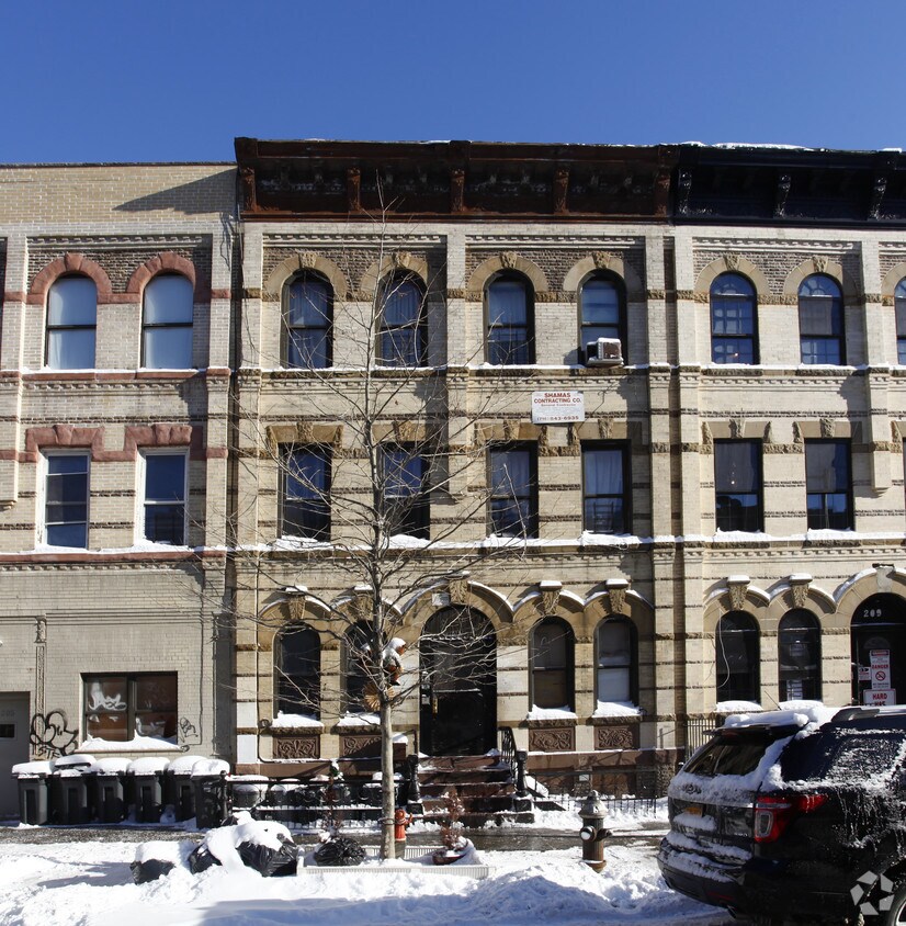 Foto del edificio - 207 Irving Ave