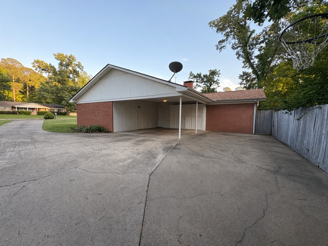 Cochera - 2307 Oliver Ave
