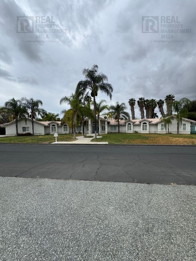 Building Photo - 26419 Old Agency Rd