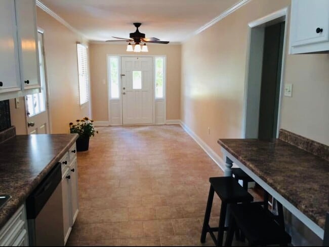 Foto del edificio - 217 E Richardson Ave